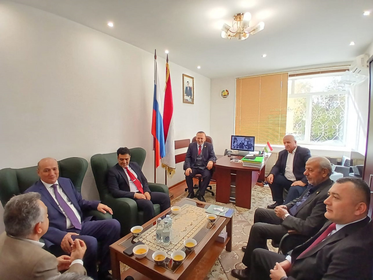 Раиси Кумитаи меъморӣ ва сохтмони назди Ҳукумати Ҷумҳурии Тоҷикистон аз Консулгарии генералии Ҷумҳурии Тоҷикистон дар шаҳри Екатеринбург дидан кард