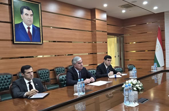 Мулоқот бо Роҳбари Шӯрои Ташаббуси шаффофият дар соҳаҳои истихроҷ